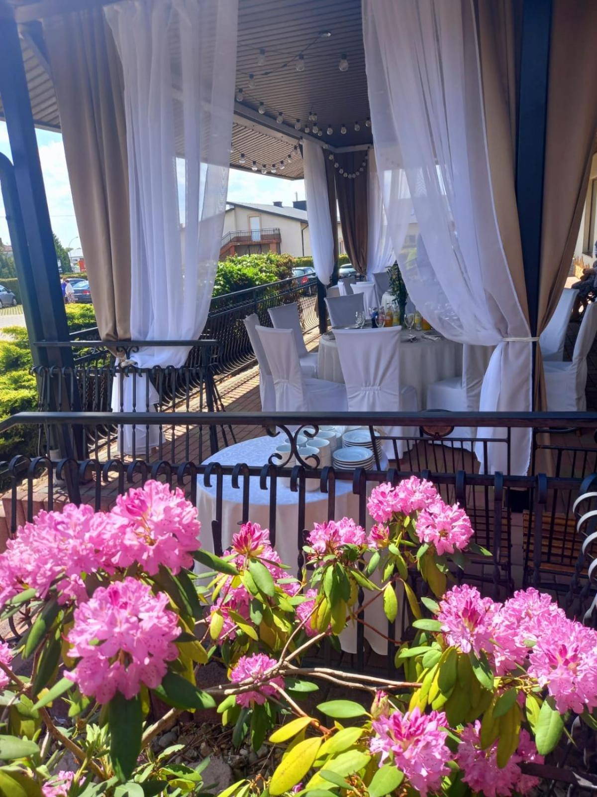 Hotel Magnat Glogow Malopolski Ngoại thất bức ảnh